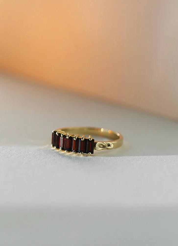 Gigi garnet 14k gold ring