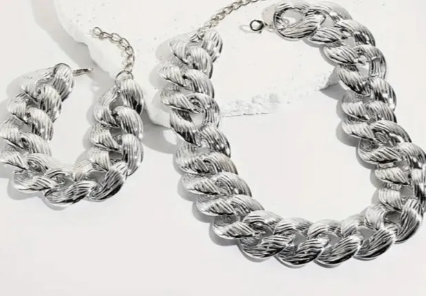 twisted link necklace