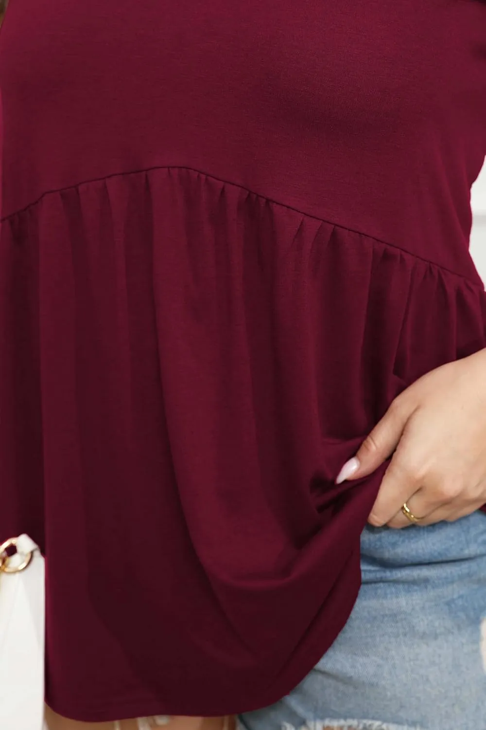 Women's Plus Size Tank Tops 2025 Sleeveless Pleated V Neck Blouse Casual Loose Fit Summer Tops for Curvy Women